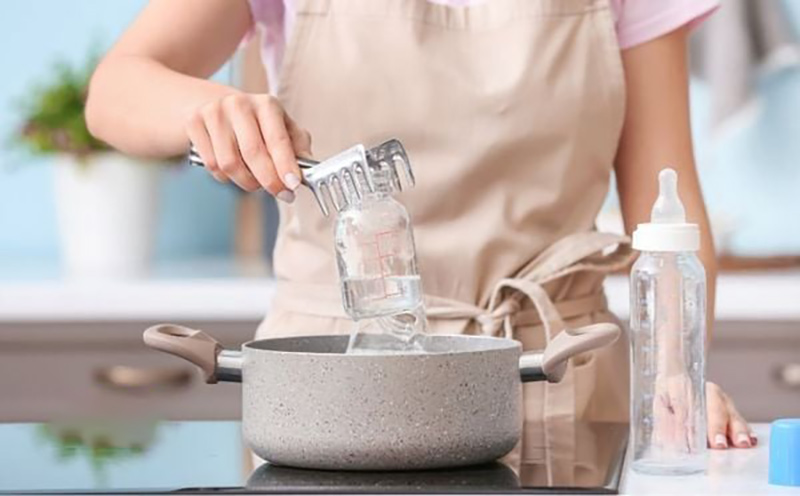 Ưu điểm của tiệt trùng bình sữa bằng nước sôi